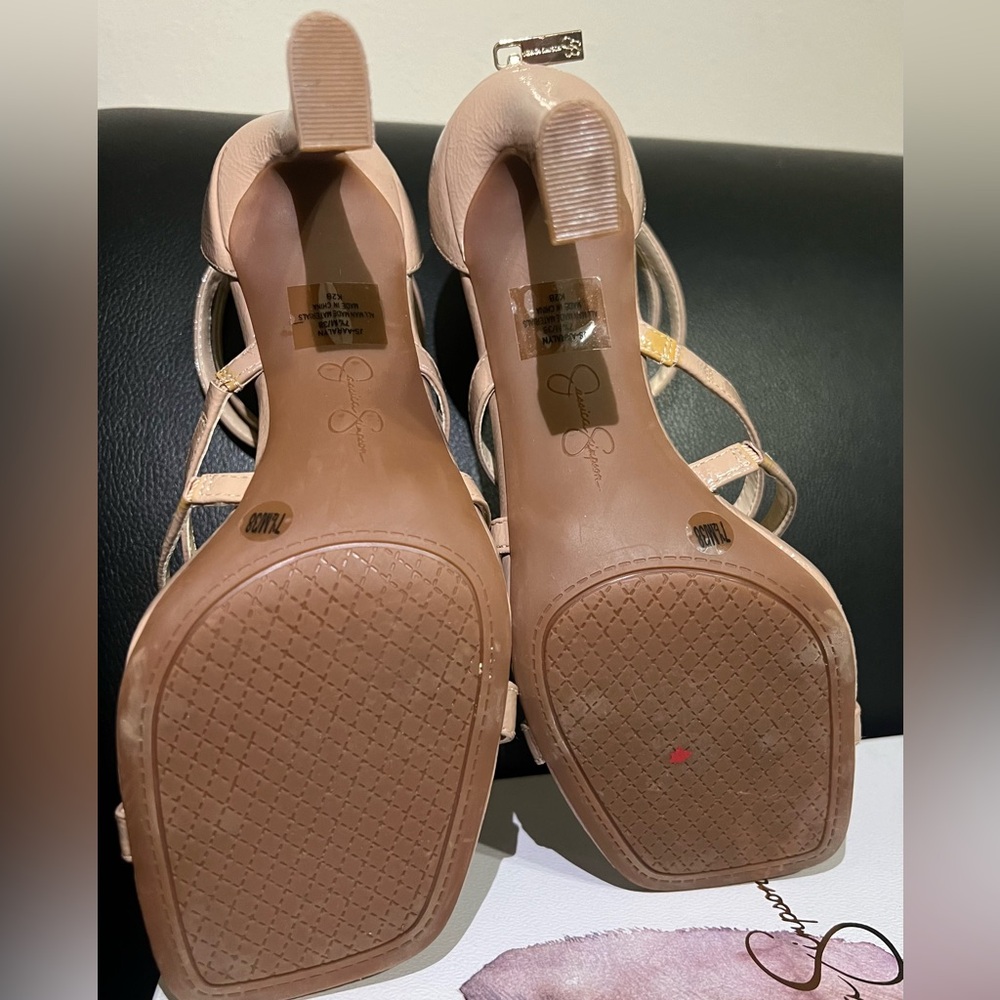 Beige glossy heels, size 7 1/2, only worn once - Picture 4 of 4